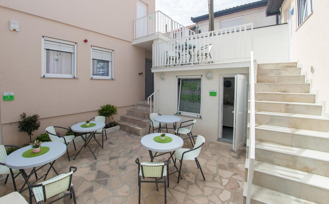 מוסטר Five Rivers Rooms מראה חיצוני תמונה